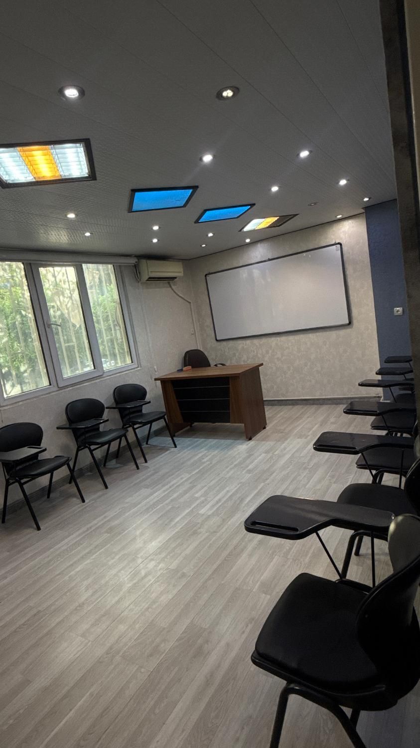 اجاره کلاسهای آموزشی|اجارهٔ کوتاهمدت دفتر کار و فضای آموزشی|کرج, عظیمیه|دیوار