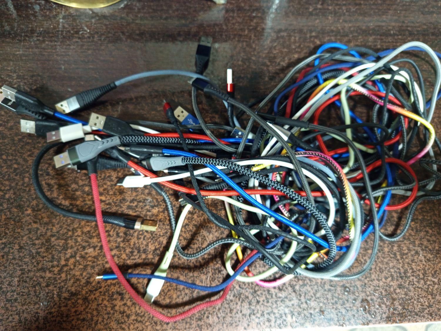 کابل شارژر موبایل (خراب و سالم مخلوط)۳۰۰۰عدد موجود|لوازم جانبی موبایل و تبلت|فلاورجان, |دیوار