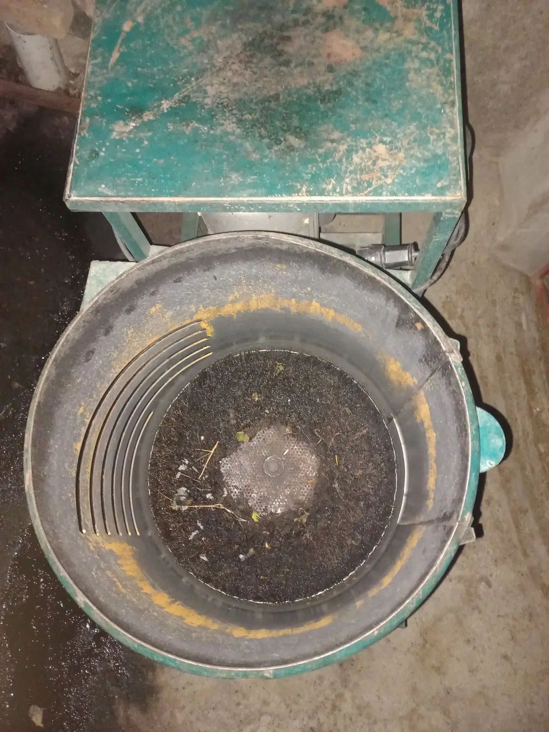 پوست کردن گردو با دستگاه صنعتی پذیرفته میشود|خدمات باغبانی و درختکاری|گرگان, |دیوار