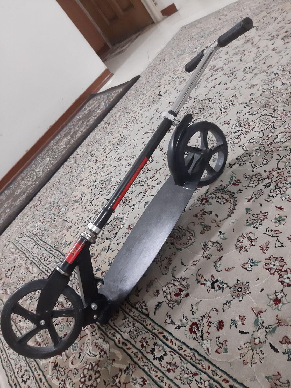 اسکوتر خارجی سایز بزرگ تخفیفم می دهم|دوچرخه، اسکیت، اسکوتر|اصفهان, کوی ولی عصر|دیوار