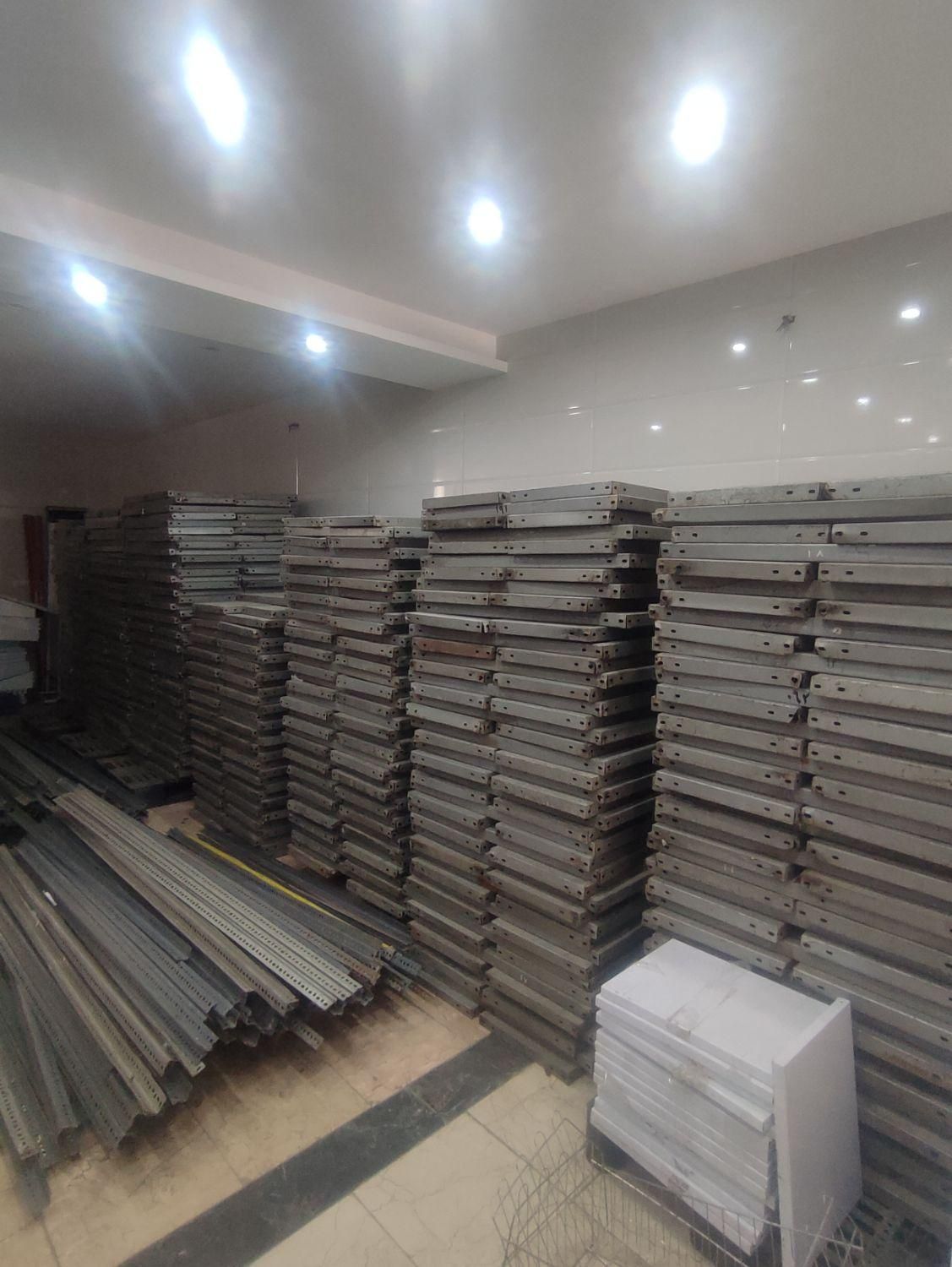 قفسه دست دوم در قفسه بندی تانیران|فروشگاه و مغازه|تهران, شهرک ولیعصر جنوبی|دیوار