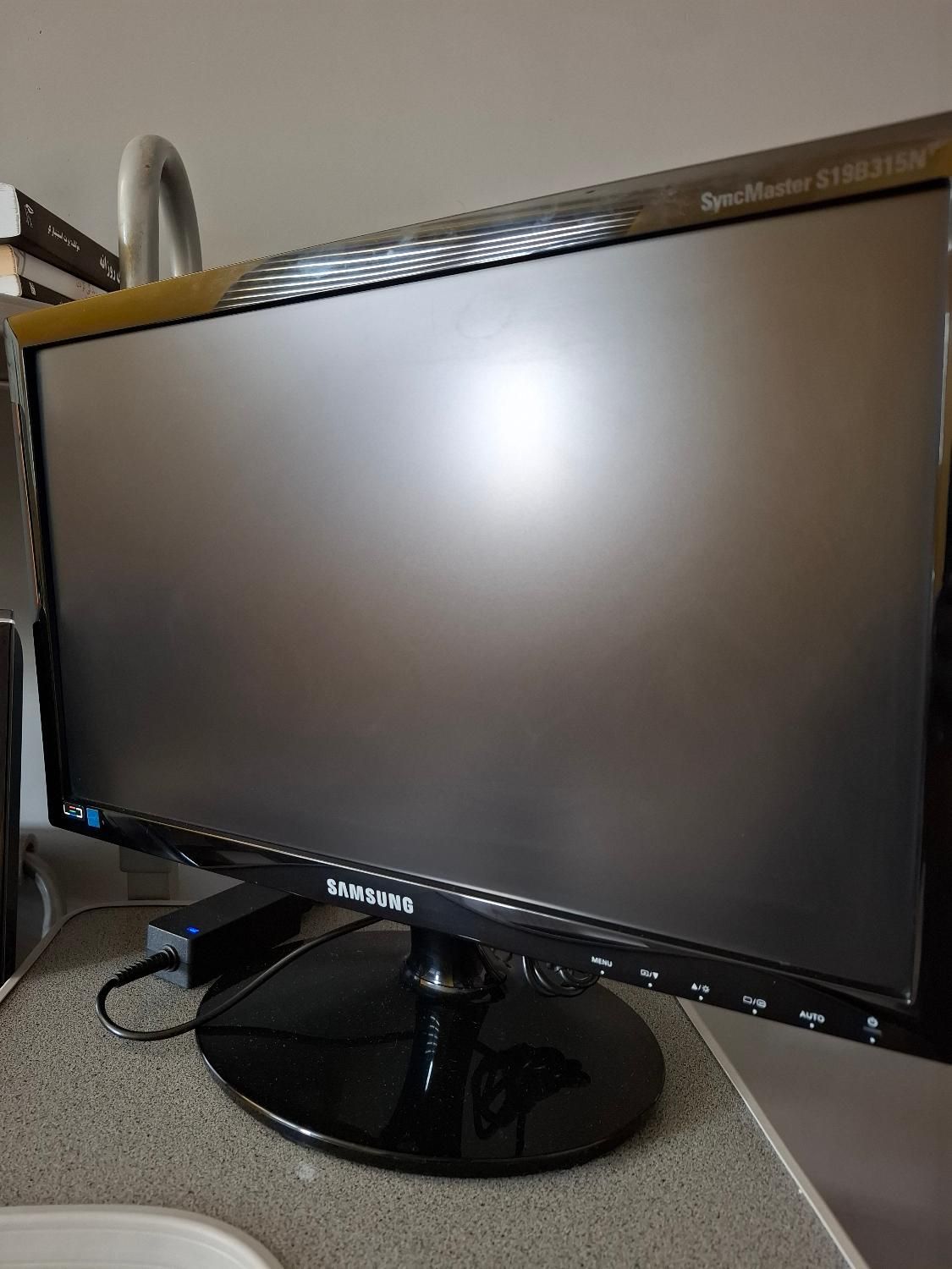 فروش فوری دو عدد مانیتور سامسونگ (LED و LCD)|قطعات و لوازم جانبی رایانه|بندرعباس, |دیوار