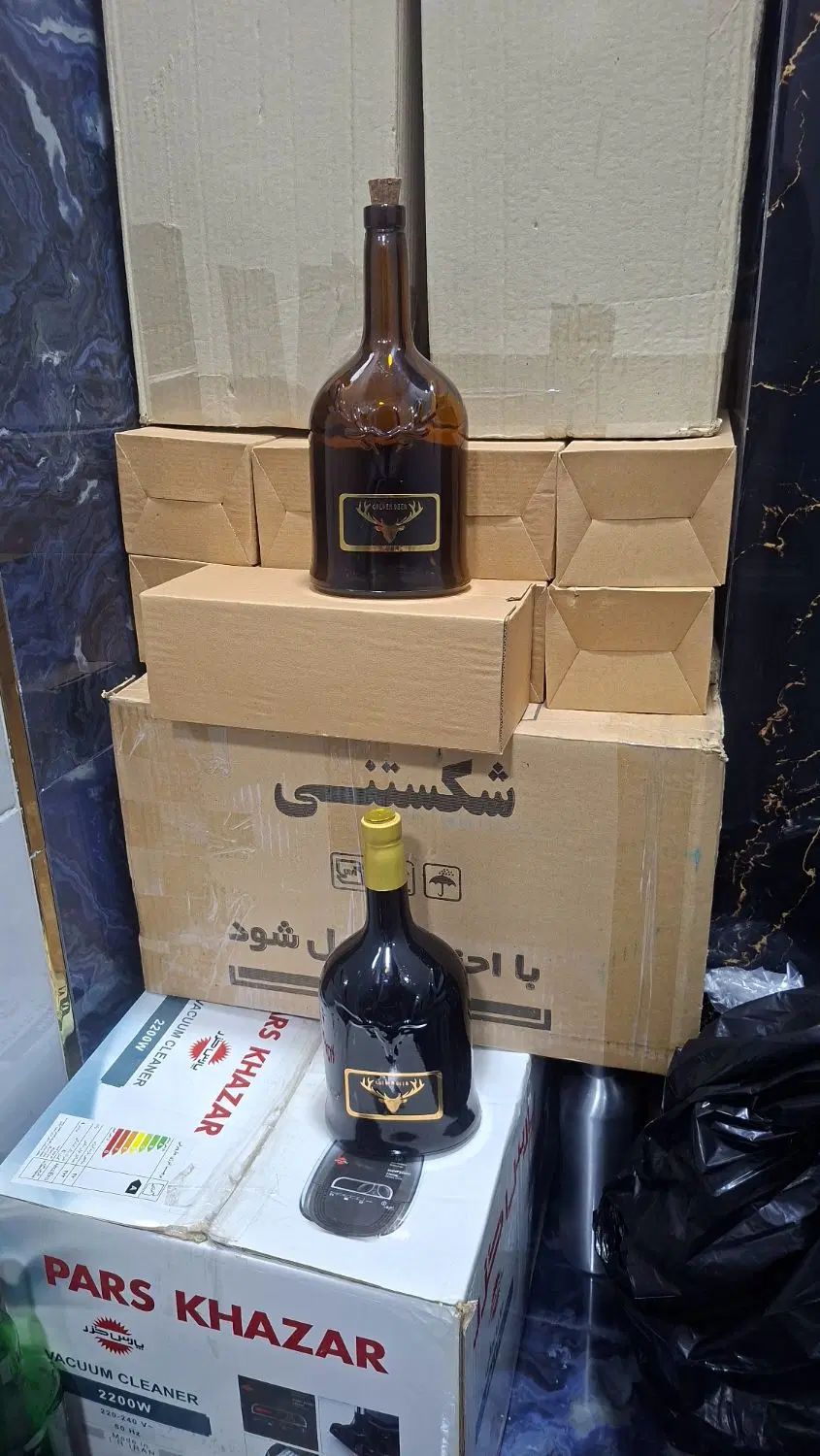 بطری شیشه ای یه لیتری و قرابیه ای ۱۱لیتری|ظروف نگهدارنده، پلاستیکی، یک‌بارمصرف|تبریز, |دیوار