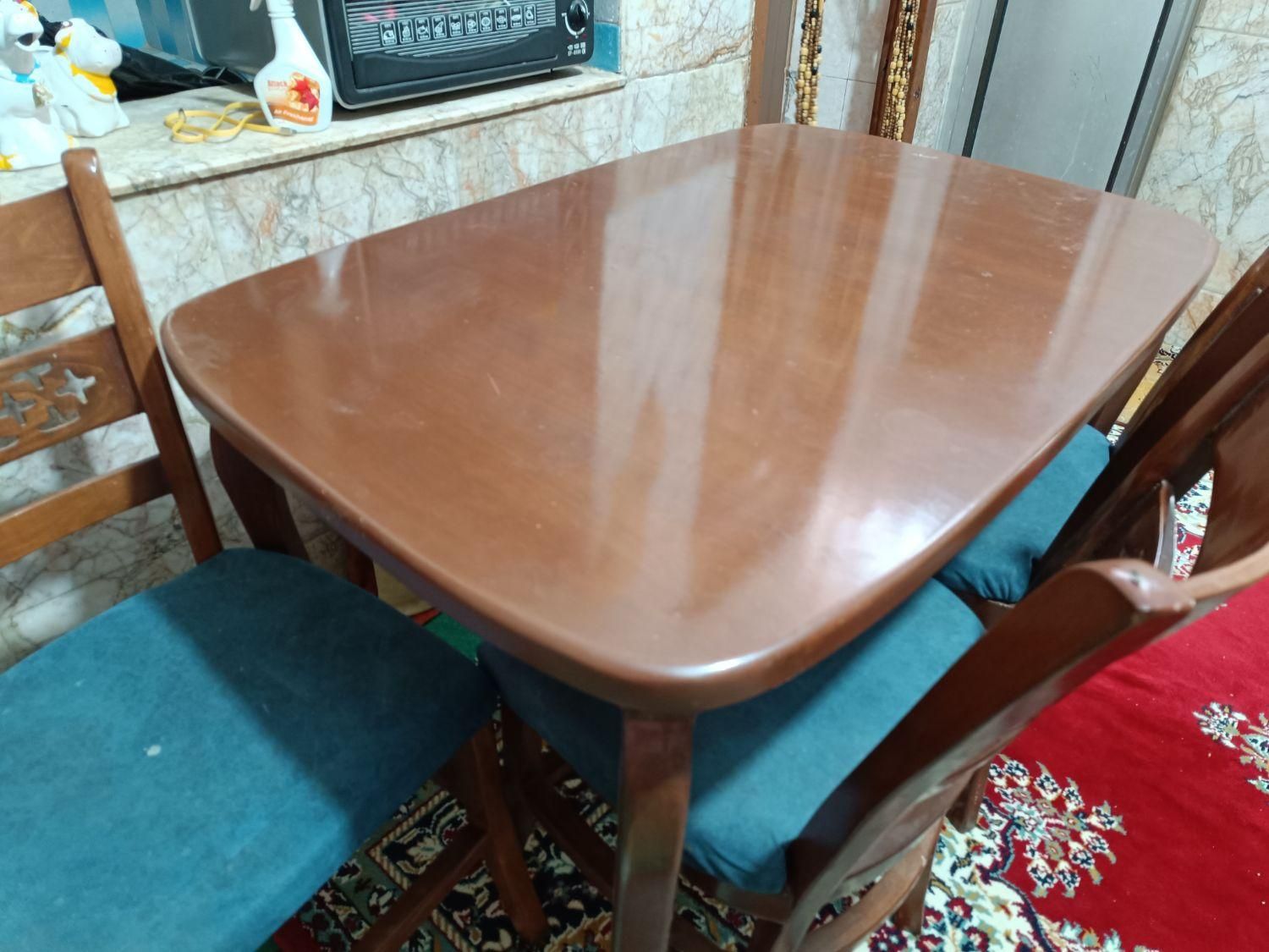 میز ناهارخوری ۴نفره. مفت. نصف قیمت  بازار|میز و صندلی غذاخوری|تربت جام, شهرک معلم|دیوار
