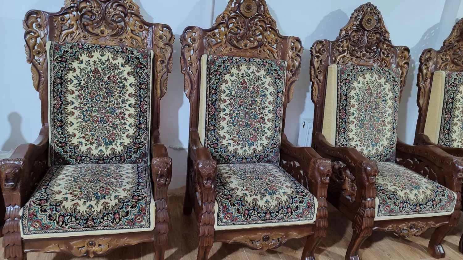مبلمان ۷نفره و میز ناهارخوری ۱۰نفره طرح قالی|مبلمان خانگی و میز عسلی|کرمان, |دیوار