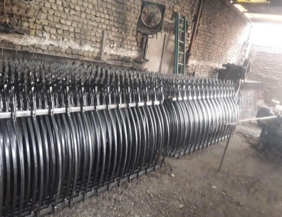 حفاظ دیوار نرده سه شاخ حفاظ روی دیوار بوته ای|خدمات پیشه و مهارت|مشهد, الهیه|دیوار