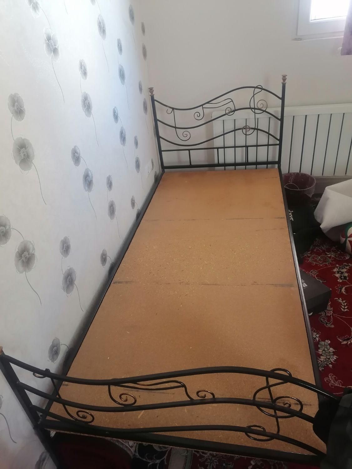 ست تخت و میز ارایش فرفوژه|تخت و سرویس خواب|صدرا-فارس, فاز ۱|دیوار