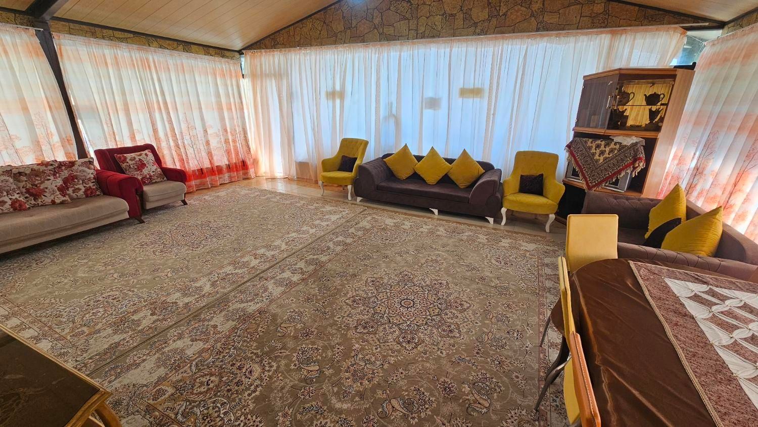 باغ روزانه با استخر فیلتردار، نزدیک شهر|اجارهٔ کوتاه‌مدت ویلا و باغ|اصفهان, قلعه نو|دیوار
