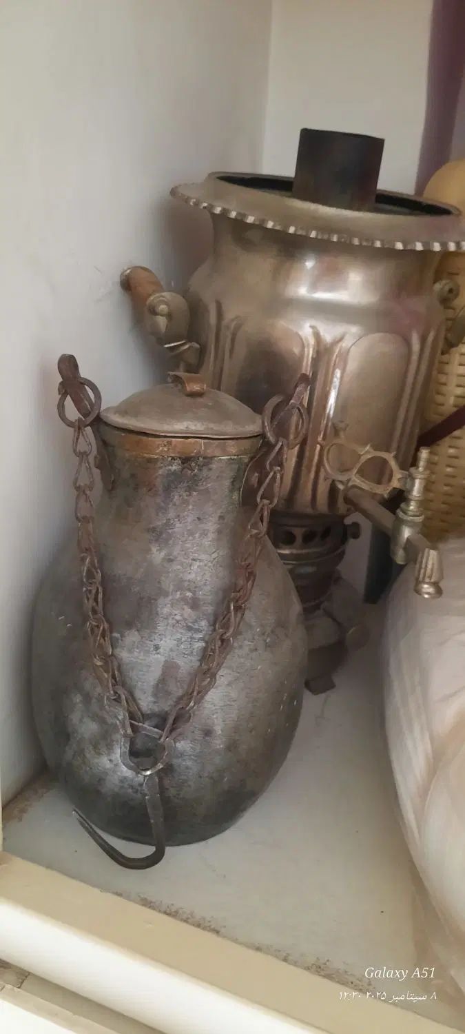 روغن دان دوره ه قاجار وسماور نفتی قدیمی مال سال ۴۰|کلکسیون اشیاء عتیقه|تهران, آهنگ|دیوار