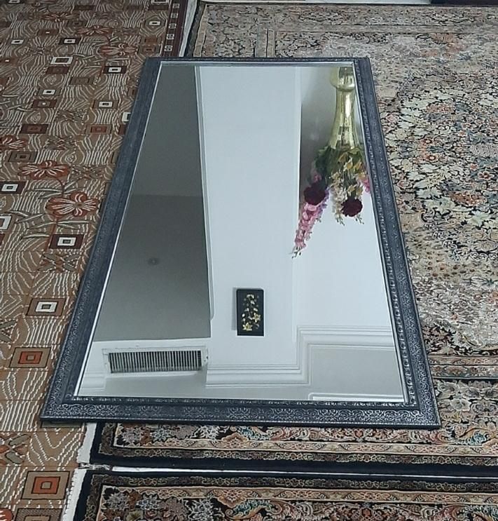 آینه با قاب|آینه|تهران, اسفندیاری|دیوار
