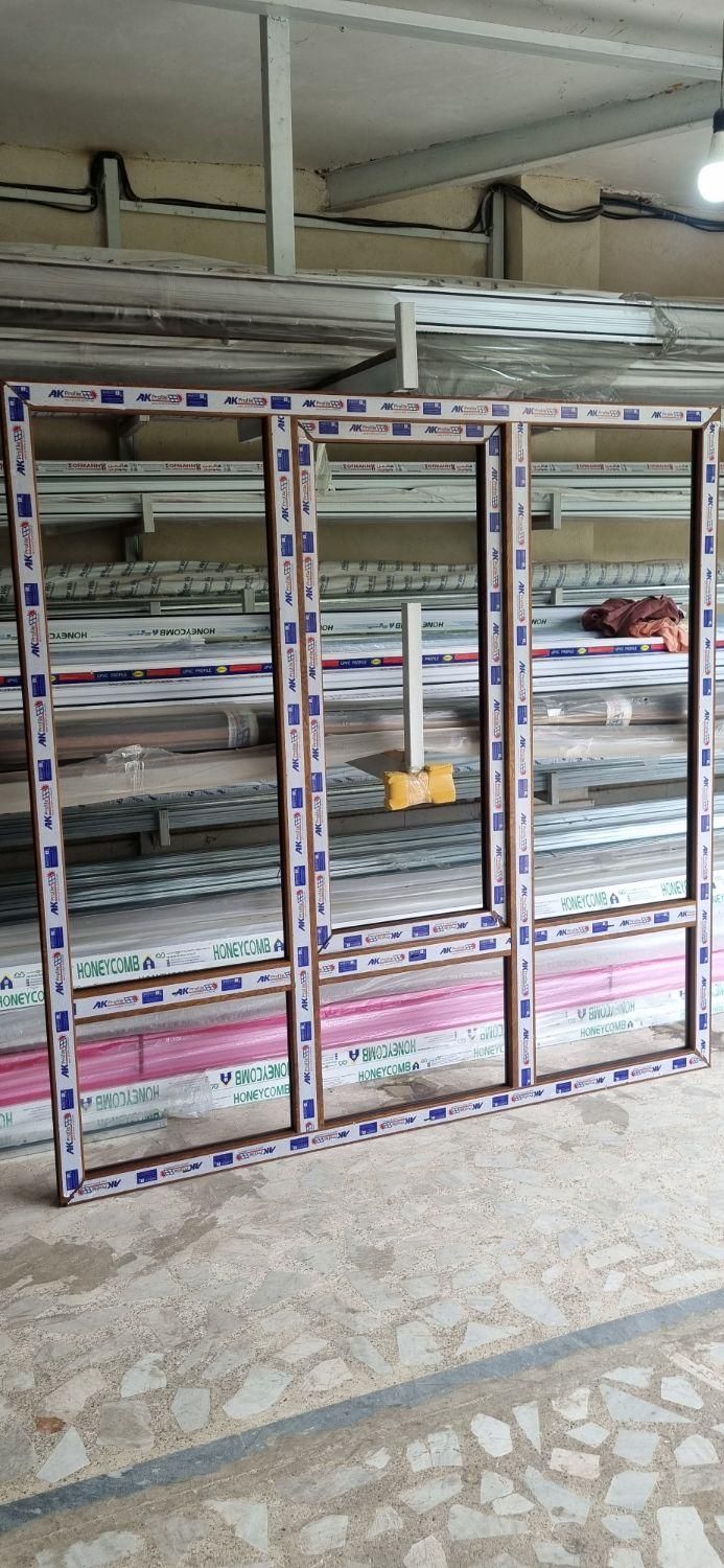 درب و پنجره دو جداره پی وی سی و الومینیومی|خدمات پیشه و مهارت|رشت, کوی حسینی|دیوار