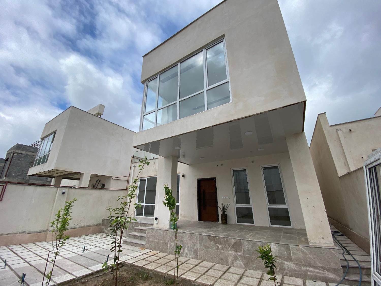 ویلا شهرکی مدرن سنددار 250متری سه خواب|فروش خانه و ویلا|رشت, گلسار|دیوار