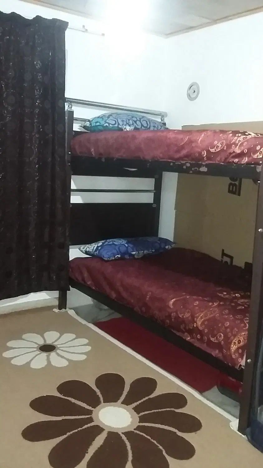 فروش تخت کارکرده دوطبقه جوان با دو تشک خوش خواب ا|تخت و سرویس خواب|چمستان, |دیوار
