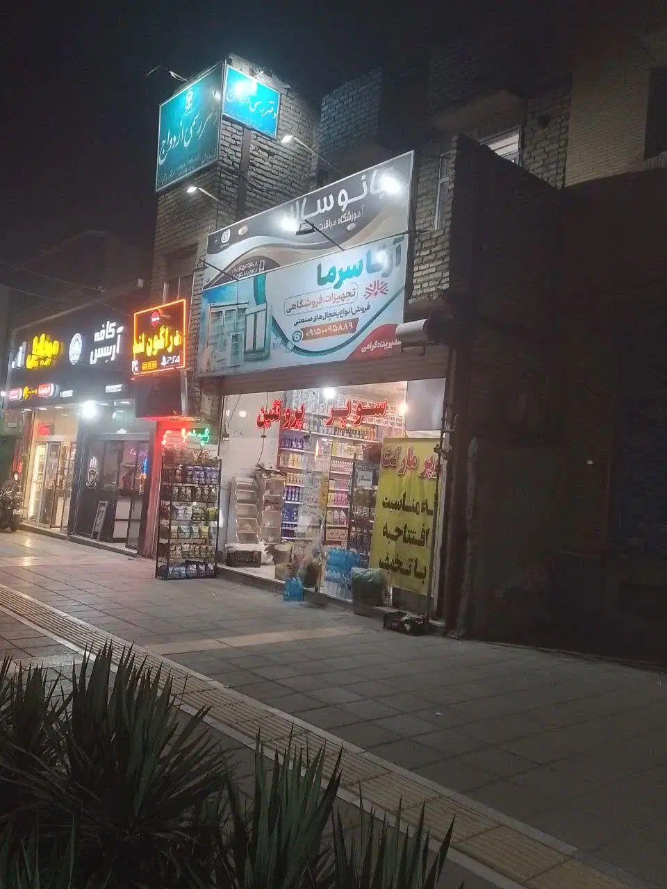 ۱۳۰ متر حاشیه بلوار شاهد مناسب انواع مشاغل|اجارهٔ دفتر کار، اتاق اداری، مطب|مشهد, استاد یوسفی (شهرک غرب)|دیوار