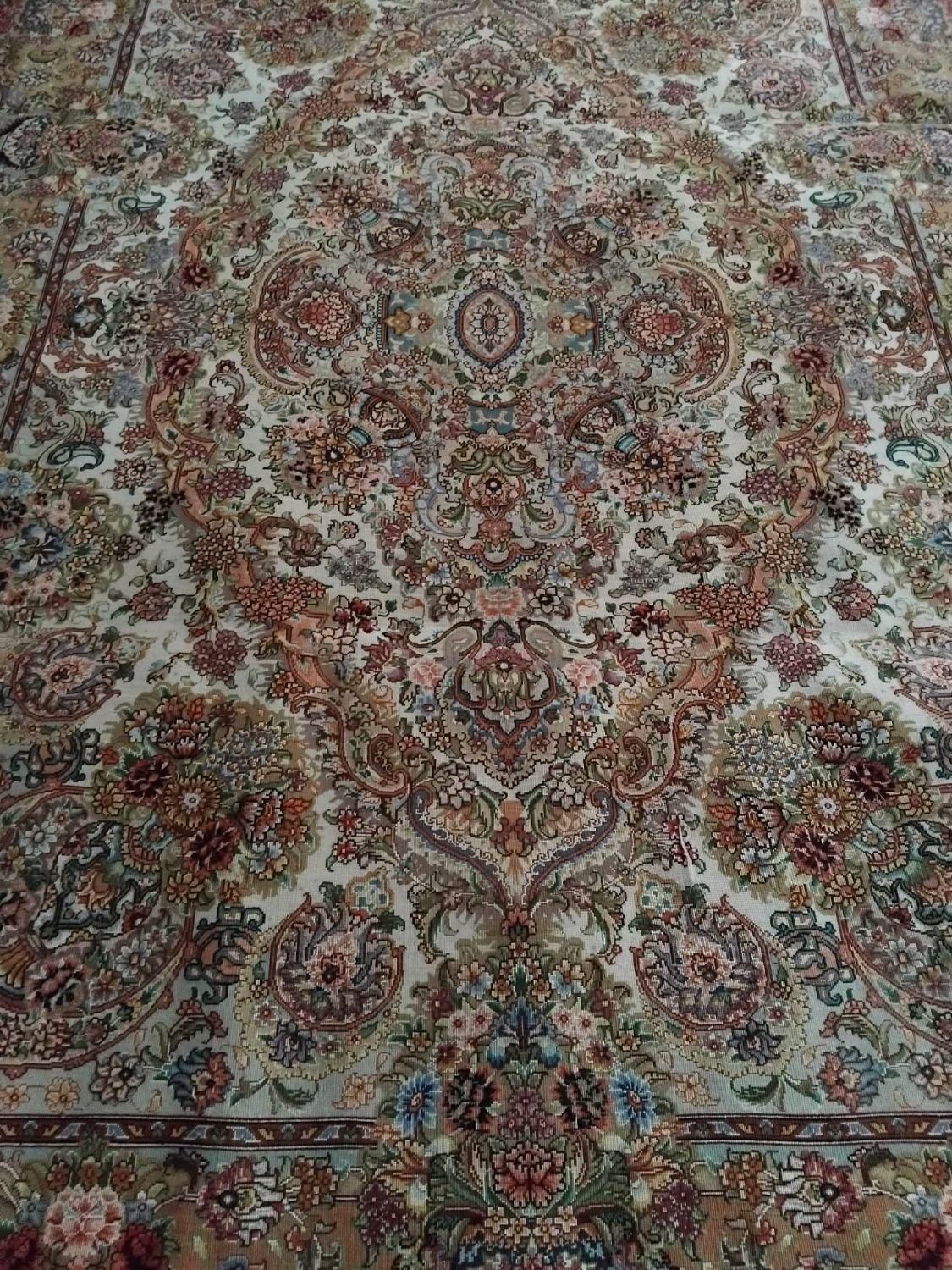 جفت ۹‌متری ۴۰رج سالاری حاشیه کف ابریشم چله نخ|فرش|تهران, پاسداران|دیوار