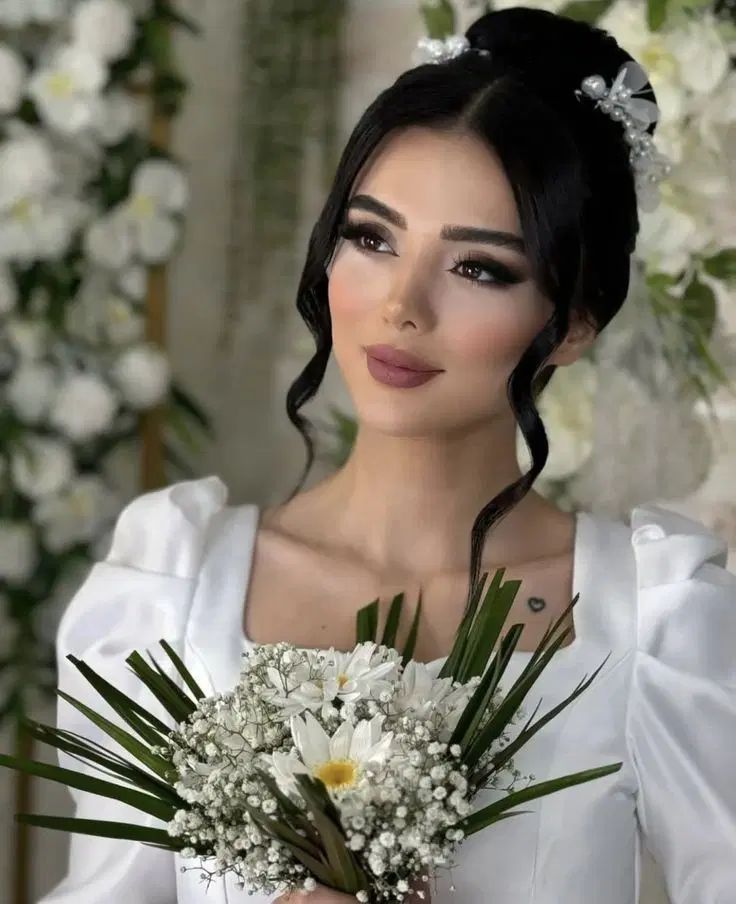 میکاپ و آرایش عروس و محفلی|خدمات آرایشگری و زیبایی|اصفهان, احمدآباد|دیوار