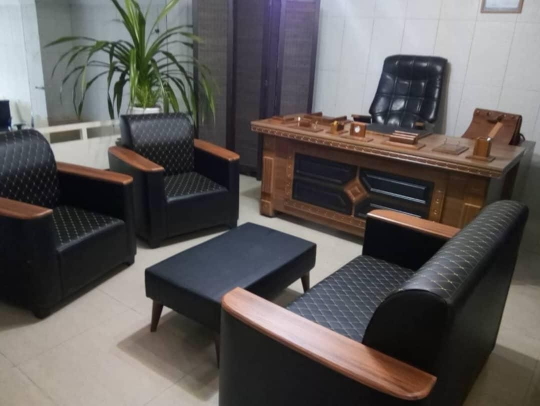 باران.میز اداری جکدار صندلی اداری چرمی مبل اداری|دفتر کار|کرمانشاه, |دیوار