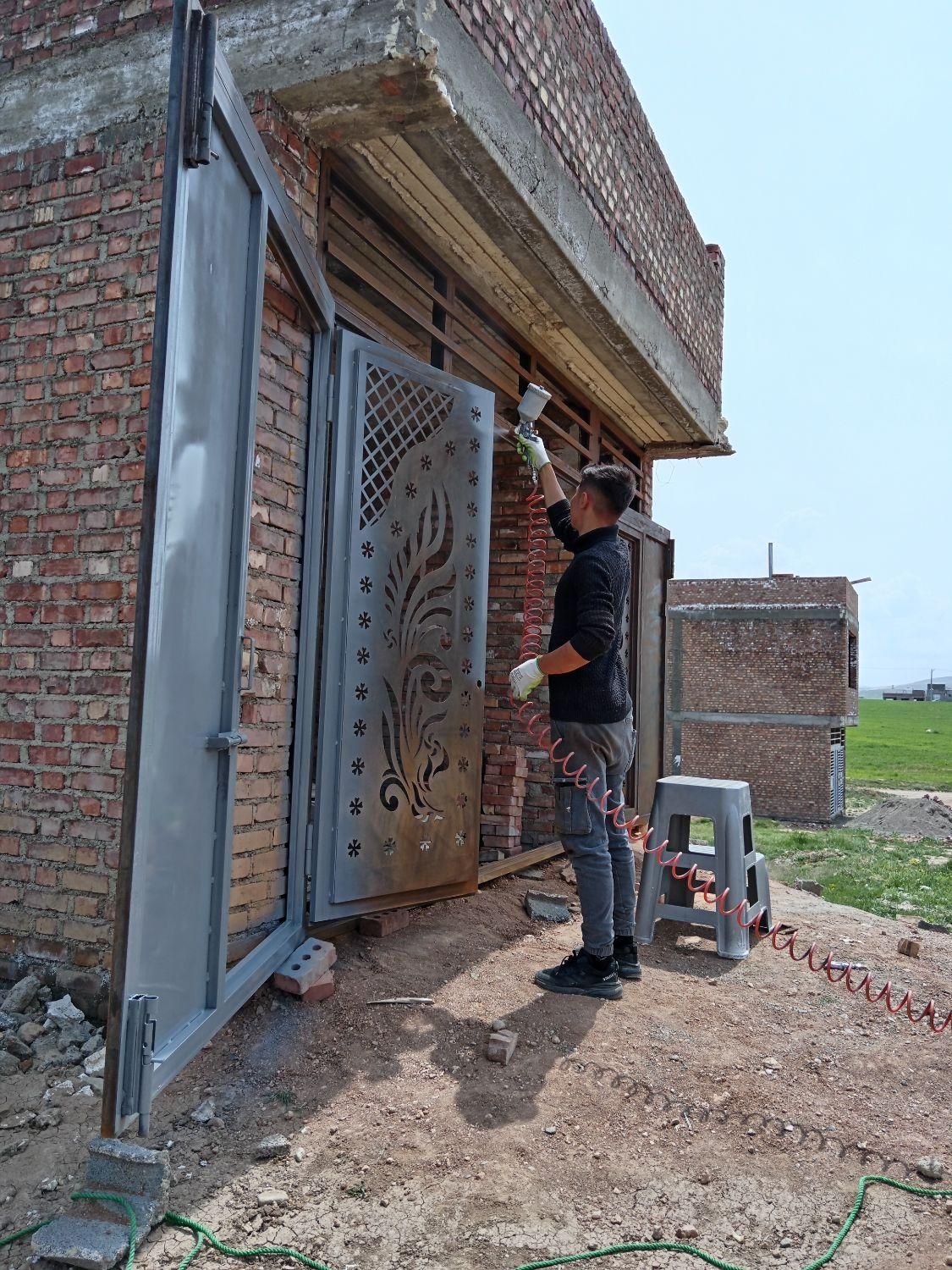 نقاشی ساختمانی درب و پنجره و خانه،...|خدمات پیشه و مهارت|بوکان, |دیوار