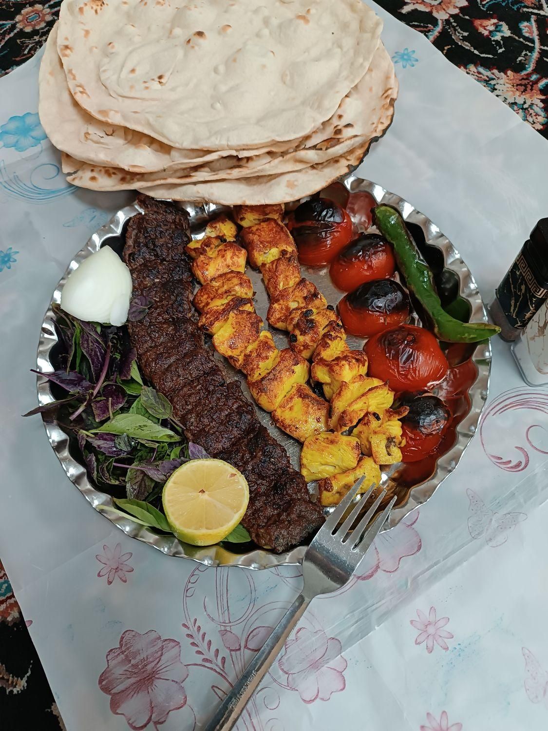 همکار آقا جهت شاطری و یک همکار خانم جهت کباب پزی|استخدام خدمات فروشگاه و رستوران|کوهدشت, |دیوار