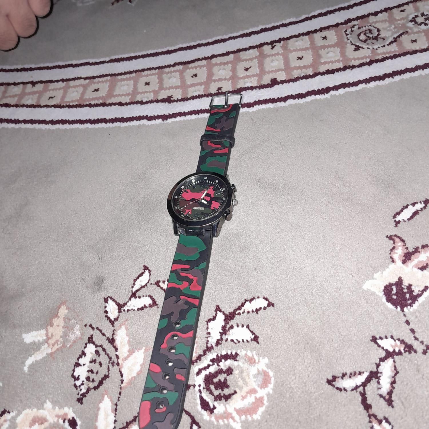 ساعت کارکرده|ساعت|تهران, آهنگ|دیوار