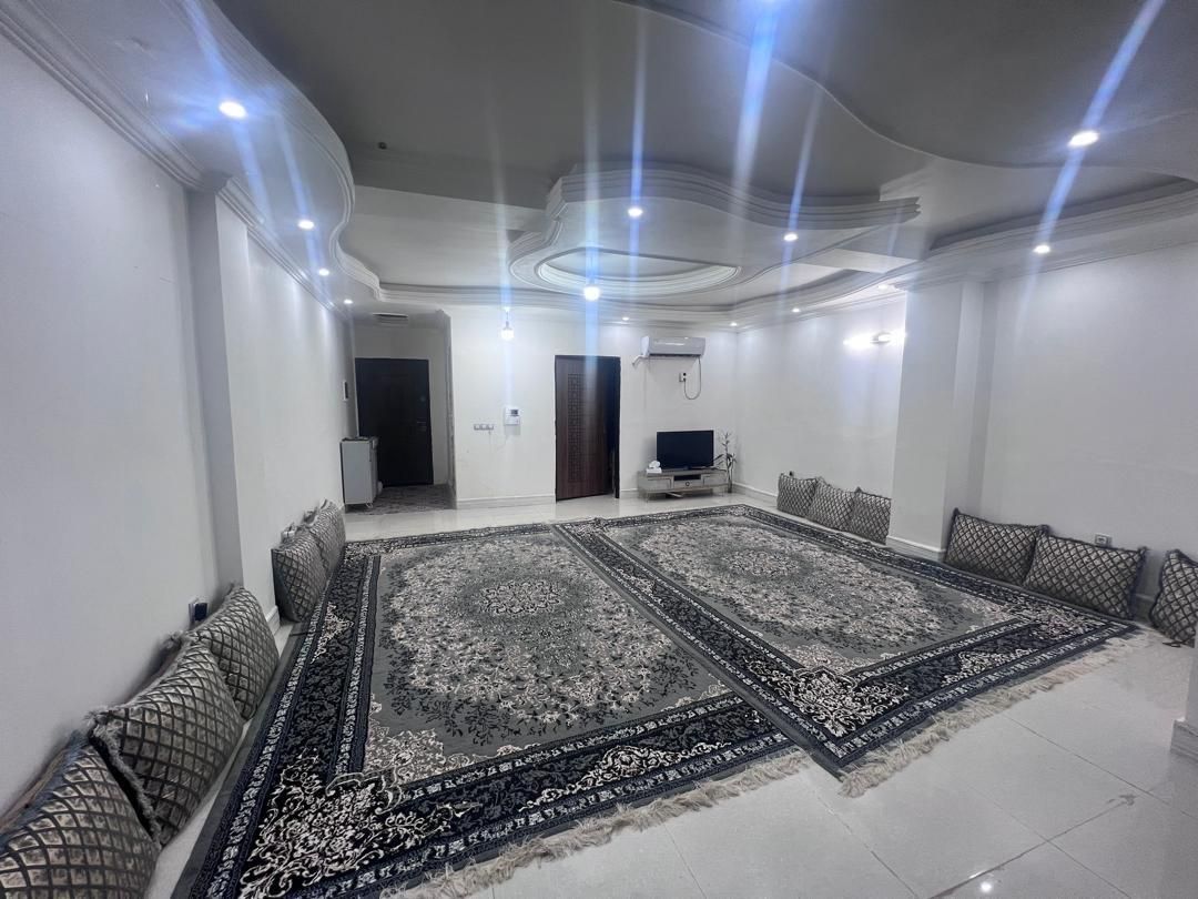 فروش واحد آپارتمان با نورگیر زیبا و کابینت هایگلس|فروش آپارتمان|چابهار, |دیوار