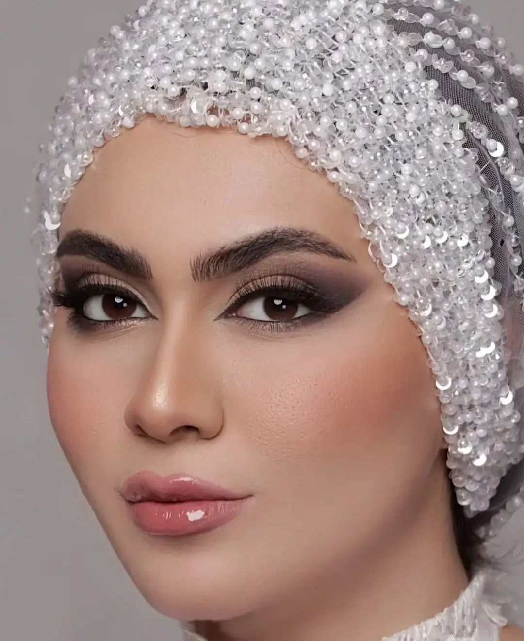 خدمات میکاپ و شینیون ۹۰۰ / آموزش میکاپ ۴/۷۰۰|خدمات آرایشگری و زیبایی|کرمان, |دیوار
