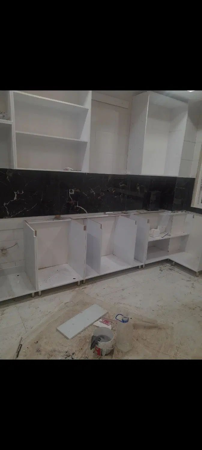 نصب  قرنیز کاشی  بین کابینتی چسبی حمام وتمام واحد|خدمات پیشه و مهارت|بیرجند, |دیوار