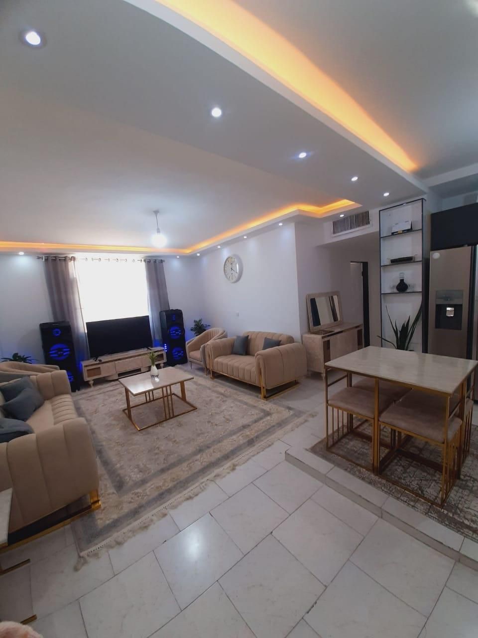 فروش آپارتمان ایلام بتن پاسیو دار خیابان سرزمین|فروش آپارتمان|هشتگرد, شهرک پارسیان|دیوار