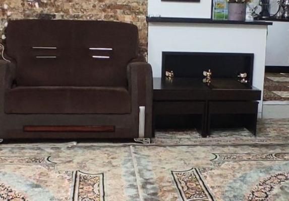مبل ۷نفره و عسلی های بزرگ و کوچک تخته نرد دار|مبلمان خانگی و میز عسلی|دهگلان, |دیوار
