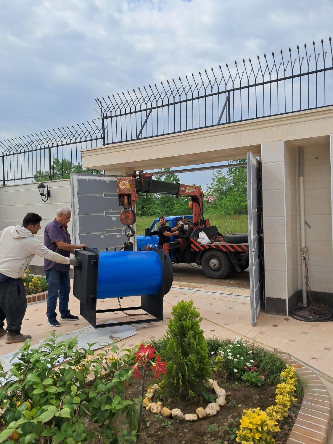 نیسان جرثقیل با ظرفیت ۳تُن|خدمات حمل و نقل|رشت, دباغیان|دیوار