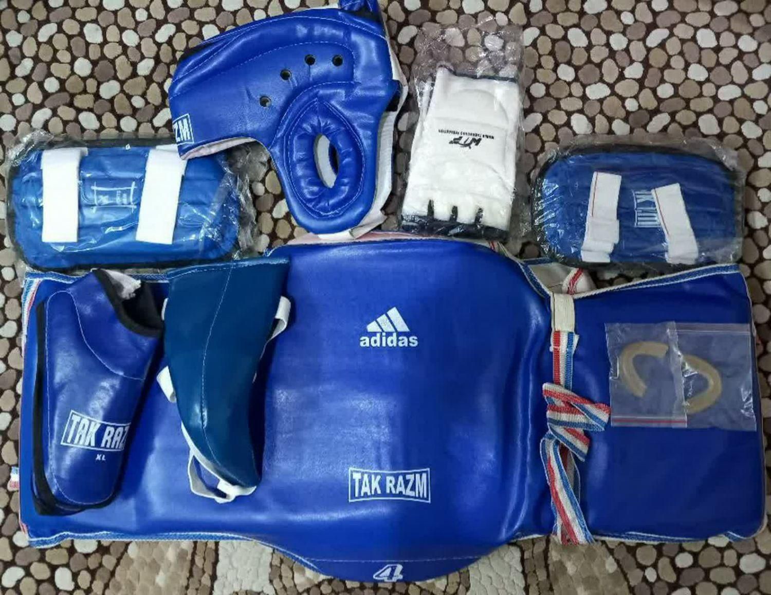 هوگو و ست لوازم جانبی مبارزه سایز ۴|تجهیزات ورزشی|رشت, گلباغ نماز|دیوار