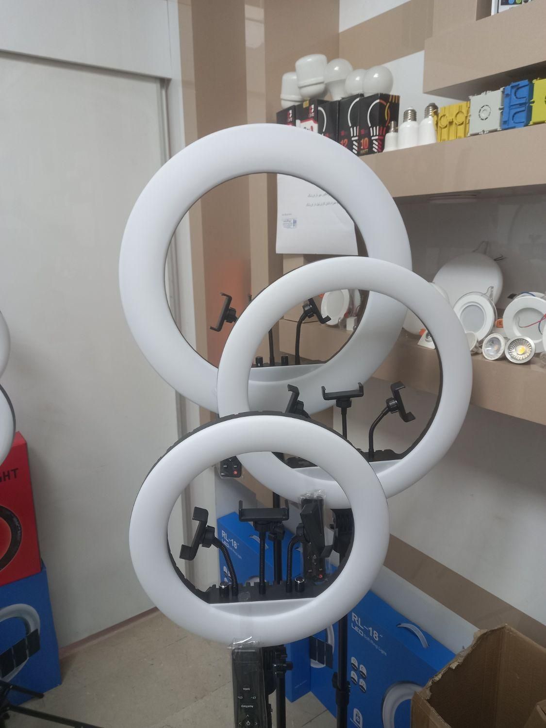 رینگ لایت پخش تک و عمده باپایه بلند|دوربین عکاسی و فیلم‌برداری|تهران, فردوسی|دیوار