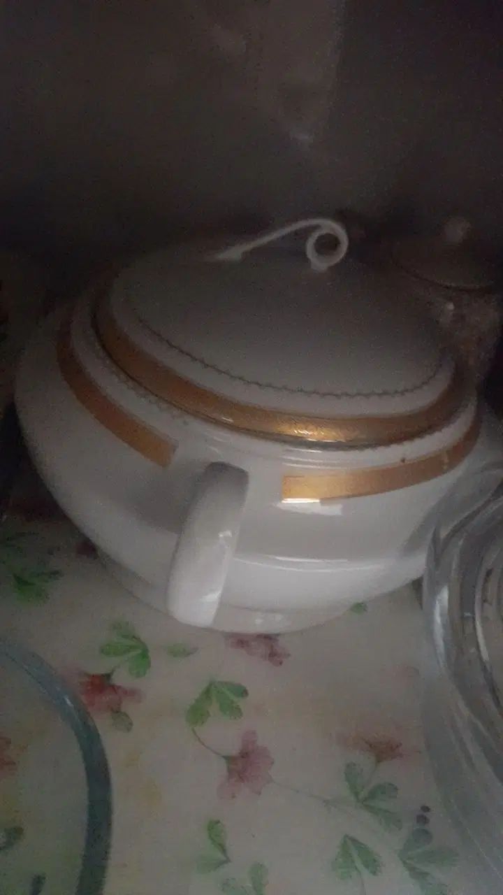 دوعددقندون 1عددقوری 4عددپلوخوری 4عددخورشت خوری|ظروف سرو و پذیرایی|تهران, شکوفه (عبدل آباد)|دیوار