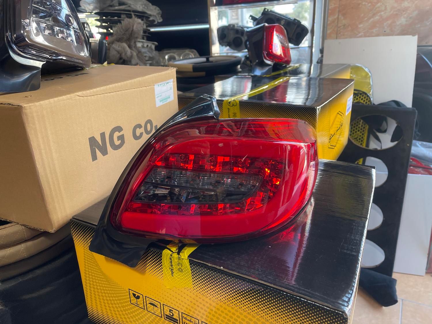 چراغ جلو و خطر عقب ۲۰۶ طرح 207 و 206صندوقدار sd|قطعات یدکی و لوازم جانبی|کرج, کمال‌شهر|دیوار