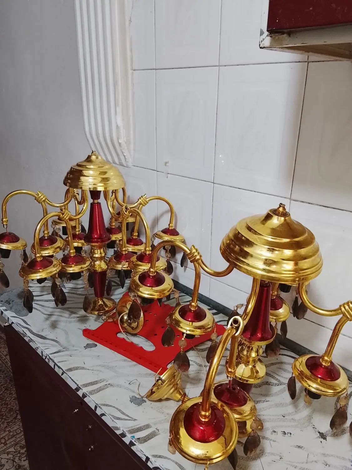 2عدد لوستر درحدنو به شرط سالمی بزرگه.کوچیکه|لوستر و چراغ آویز|خرم‌آباد, |دیوار