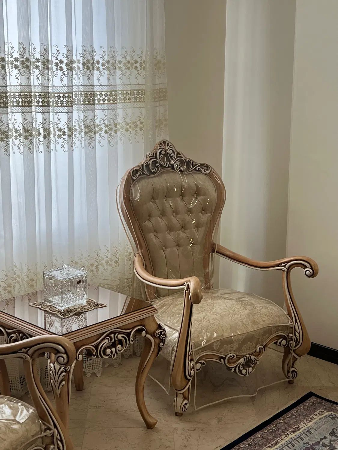 مبل کلاسیک تمام چوب کاملا نو و استفاده نشده|مبلمان خانگی و میز عسلی|تهران, ارم|دیوار
