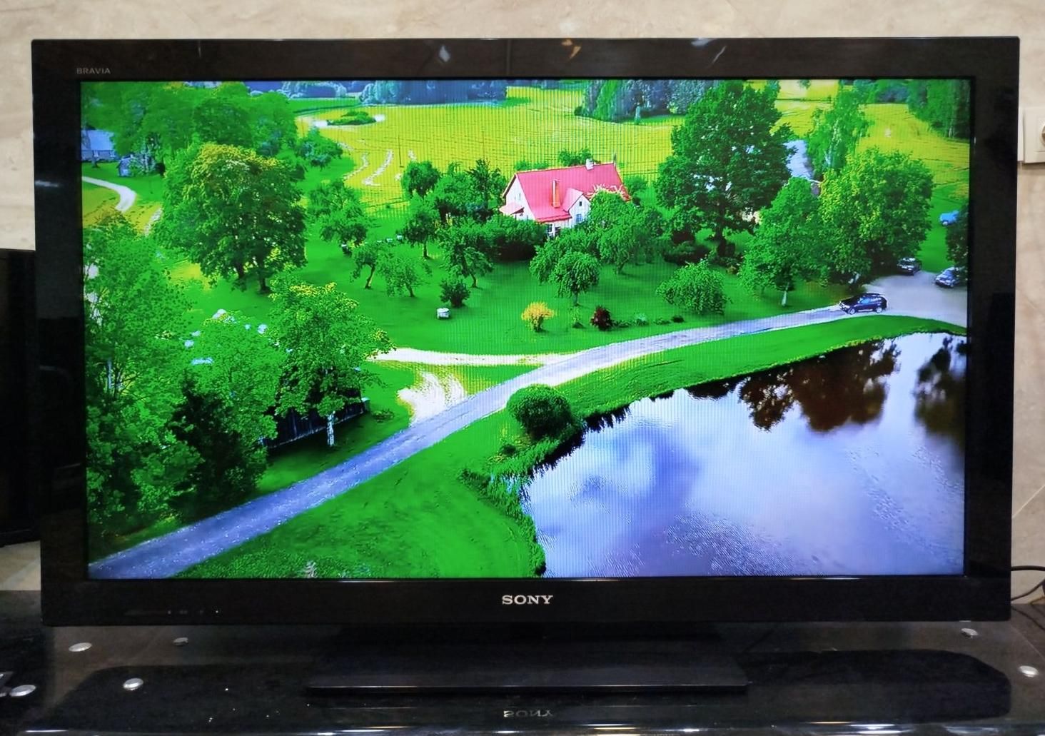 تلویزیون ۴۶ اینچ LCD سونی دیجیتال سرخود 46CX520|تلویزیون و پروژکتور|ساوه, |دیوار