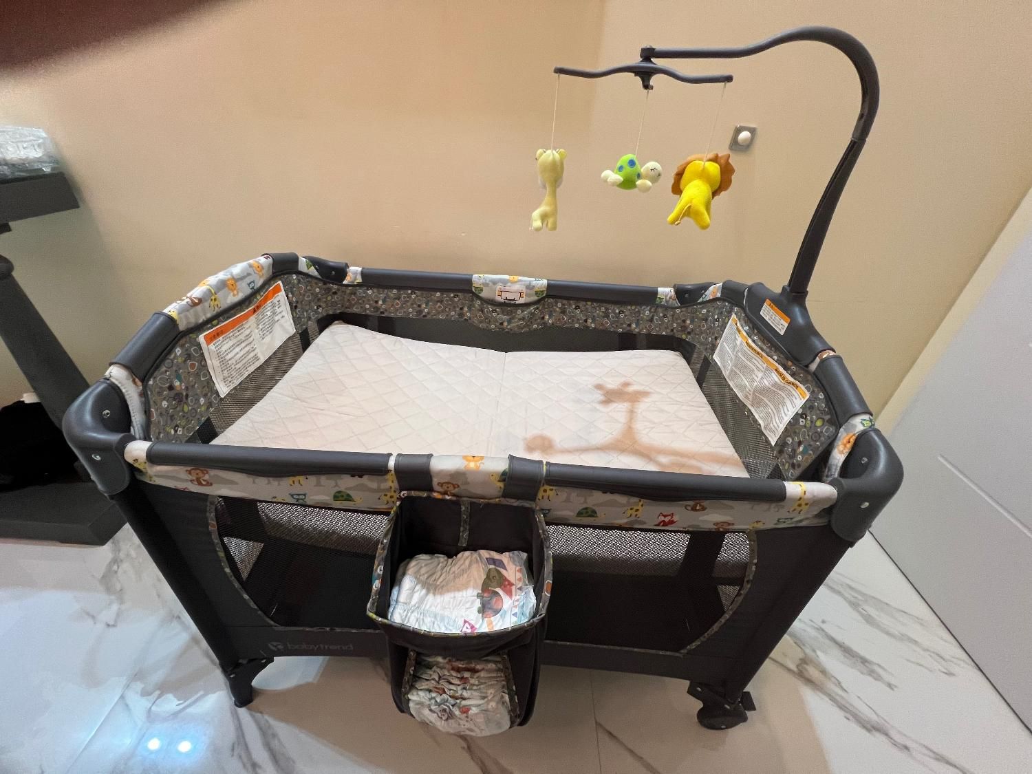 تخت کودک با پارک بازی برند baby trend|تخت و صندلی بچه|تهران, ظفر|دیوار