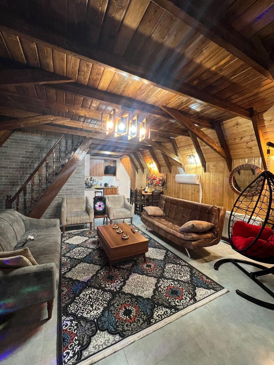 کلبه رویایی سوئیسی استخردار|اجارهٔ کوتاهمدت ویلا و باغ|چالوس, |دیوار