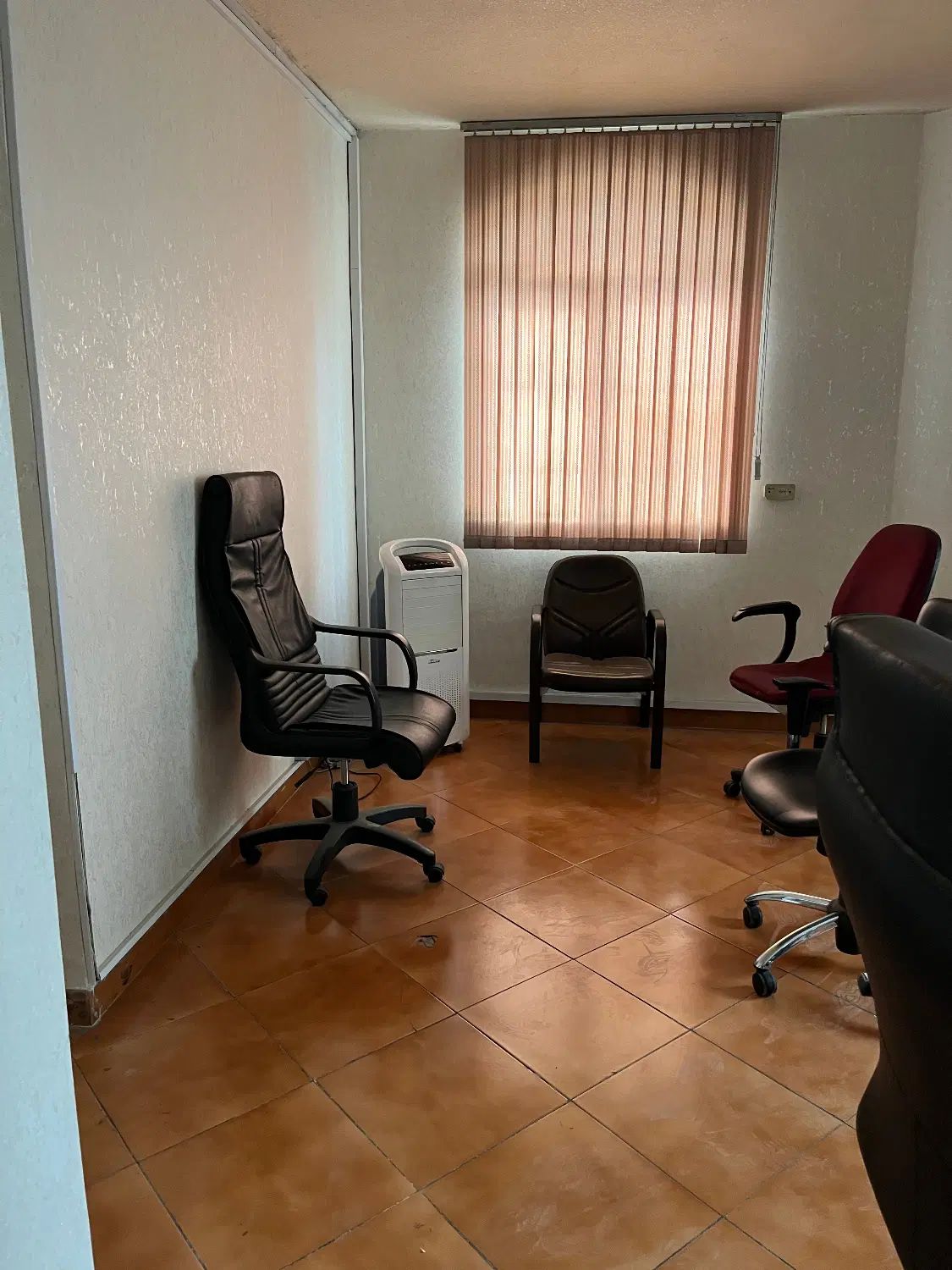 اجاره واحد100متری باسنداداری درصورت تمایل باوسایل|اجارهٔ دفتر کار، اتاق اداری، مطب|تهران, کوی بیمه|دیوار