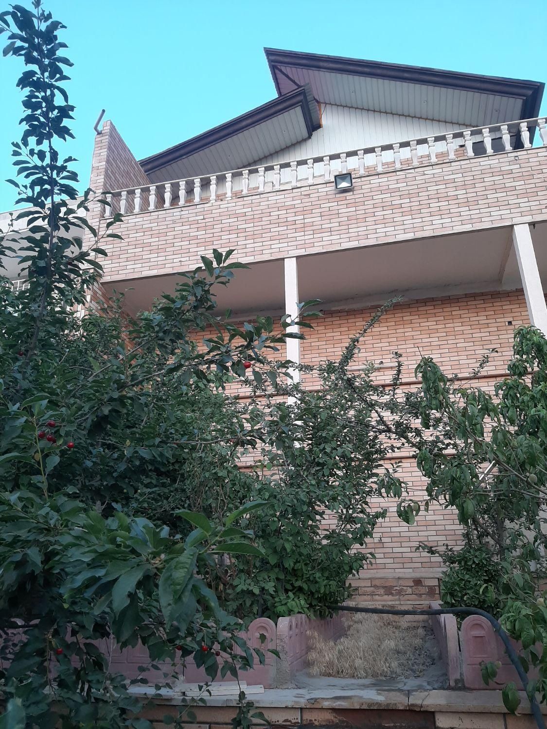 اجاره روزانه/هفتگی/ویلا ۲۰۰متری در روستای وشنوه|اجارهٔ کوتاه‌مدت ویلا و باغ|قم, انسجام|دیوار