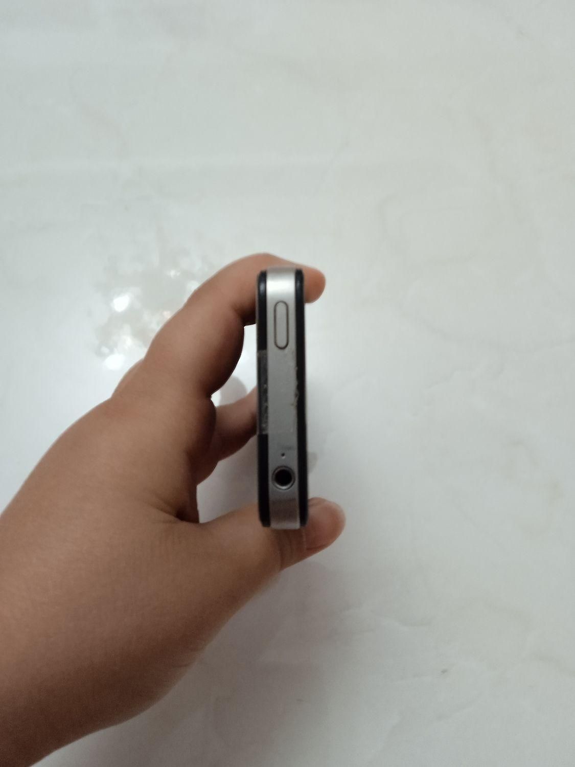 اپل iPhone 4s با حافظهٔ ۳۲ گیگابایت|موبایل|اسلام‌شهر, |دیوار