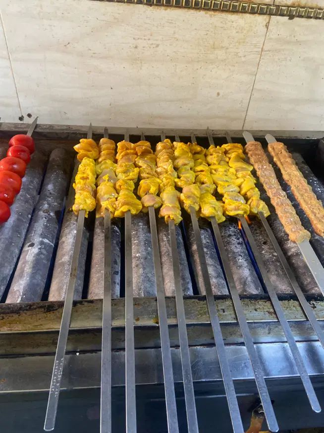 ب چند کارگر ساده و یک اشپز نیازمندیم|استخدام خدمات فروشگاه و رستوران|تهران, سبلان (لشگر)|دیوار