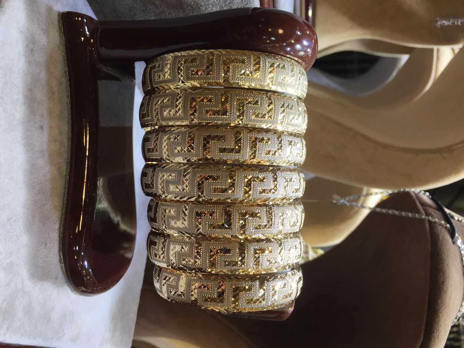 نیم پهن مدل ورساچ|جواهرات|کاشان, بازار کاشان|دیوار