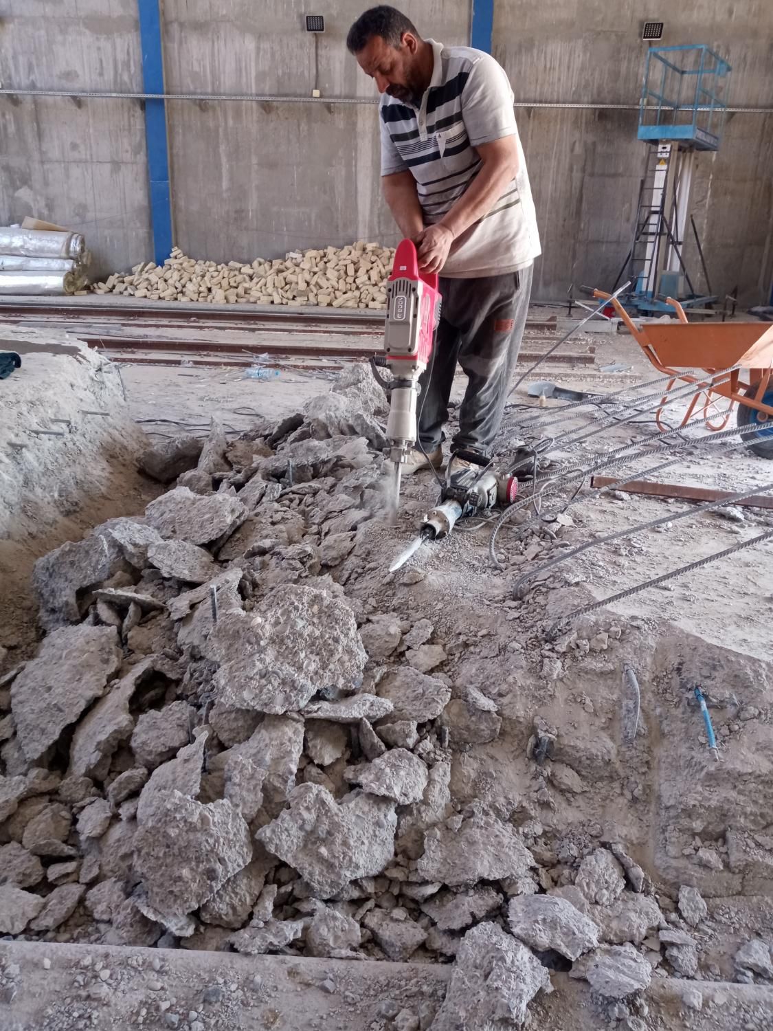 تخریب وانواع تخریب انجام میدهیم|خدمات پیشه و مهارت|آبادان, |دیوار