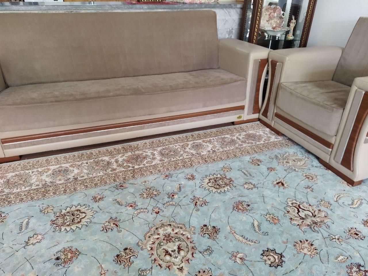 فروش دو تختە فرش  سه در چهار و یک دست مبل 8نفره|فرش|مهاباد (آذربایجان غربی), |دیوار