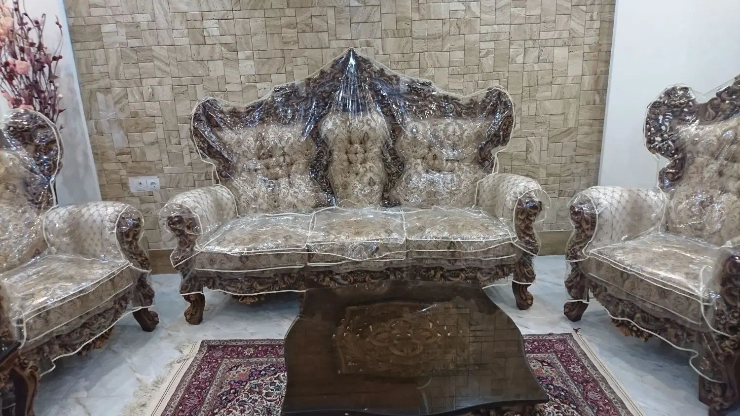مبل سلطنتی ۹ نفره به همراه میز ناهارخوری ۸ نفره|مبلمان خانگی و میز عسلی|اهواز, کیانپارس |دیوار