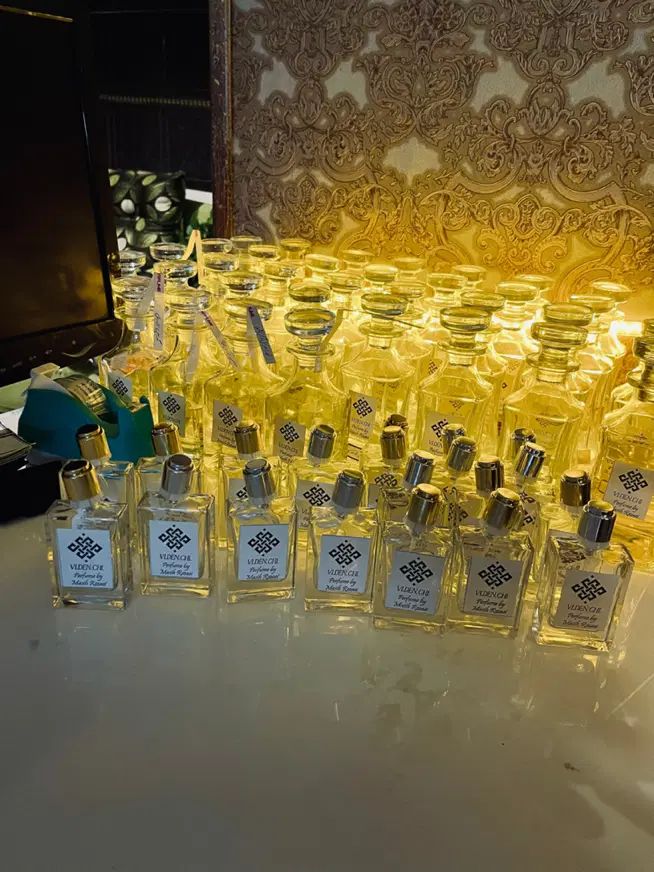 عطر سازی وی دن چی|آرایشی، بهداشتی، درمانی|اصفهان, کوی راه حق|دیوار