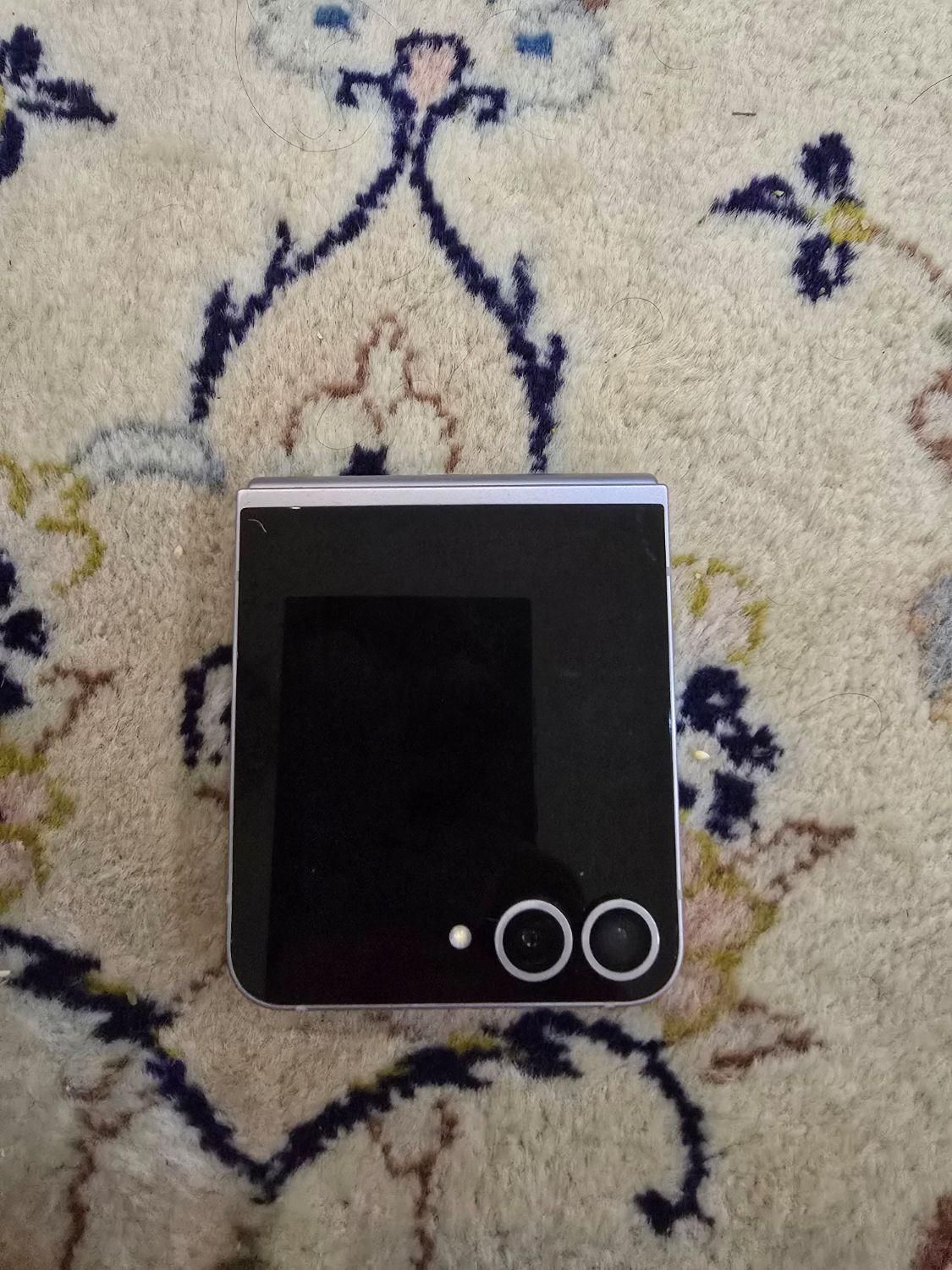 galaxy z flip 6نقره ای و کم کارکرد|موبایل|تهران, مجیدیه|دیوار