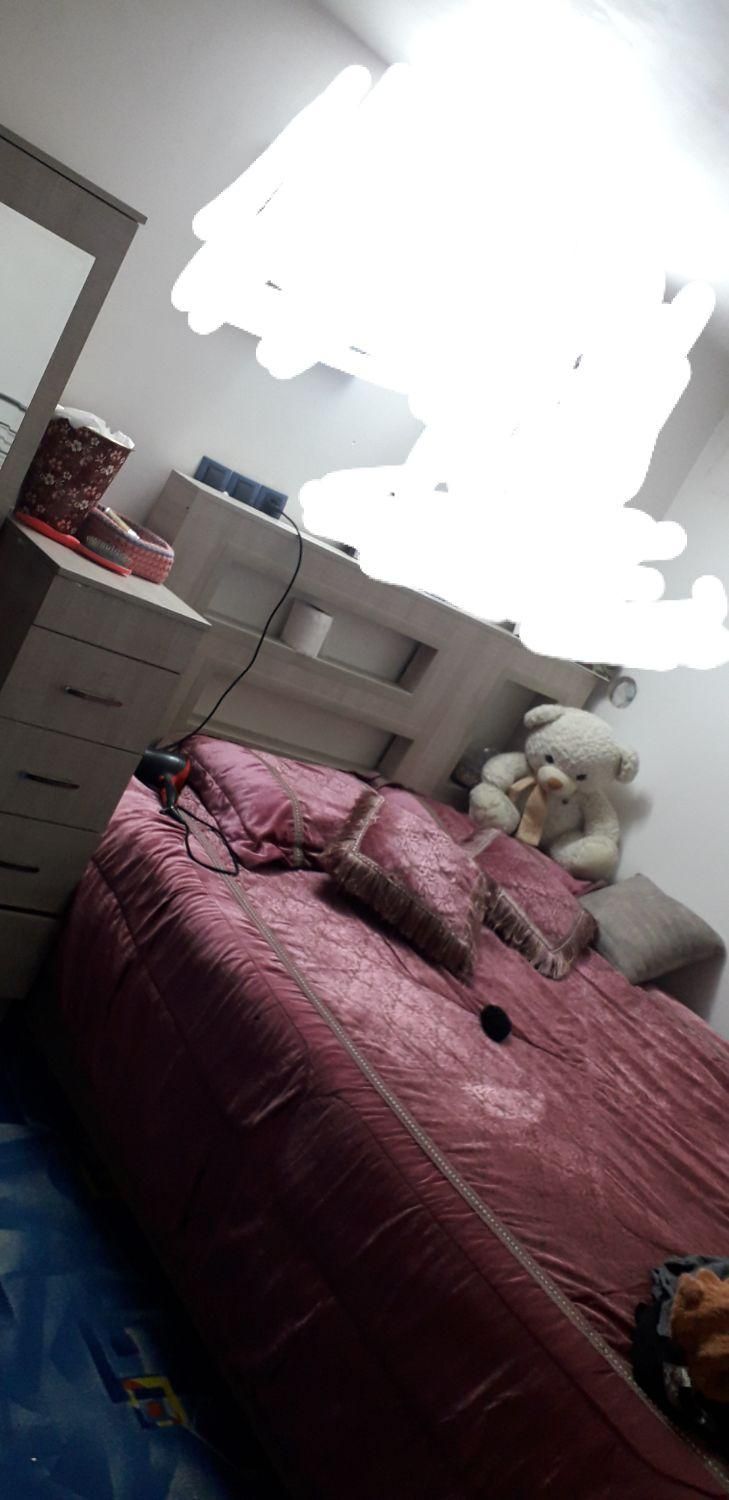 تخت خواب دونفره درحد نو|تخت و سرویس خواب|قم, نیروگاه|دیوار